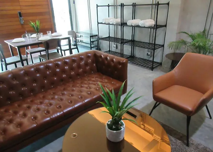 Charming Loft-style House Near Victory Monument, Holiday home Bangkok