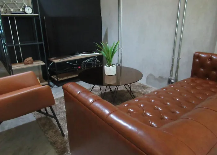 Charming Loft-style House Near Victory Monument, *