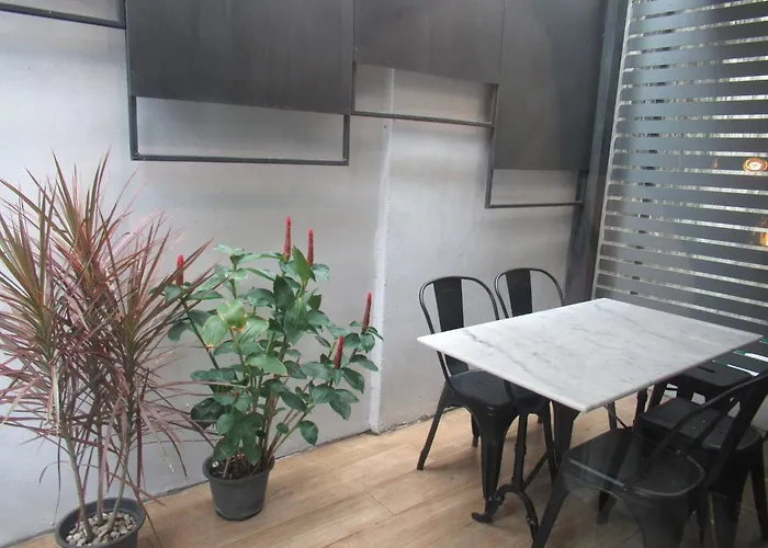 Charming Loft-style House Near Victory Monument, Holiday home Bangkok