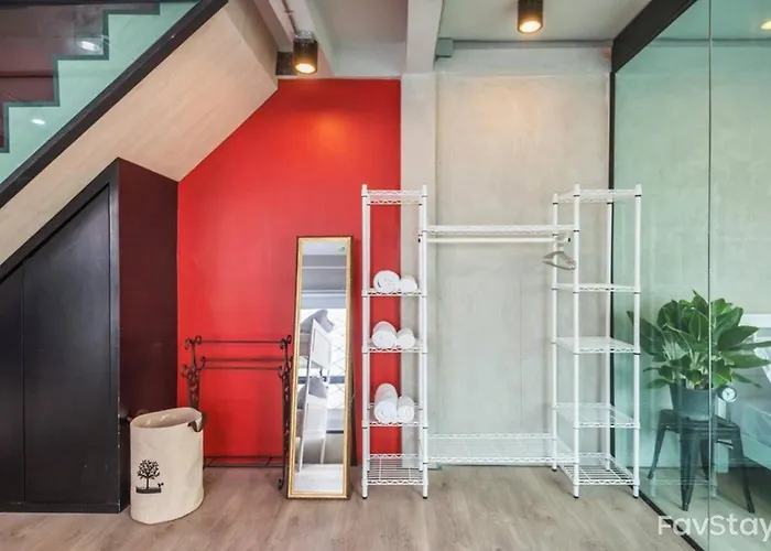 Charming Loft-style House Near Victory Monument, *