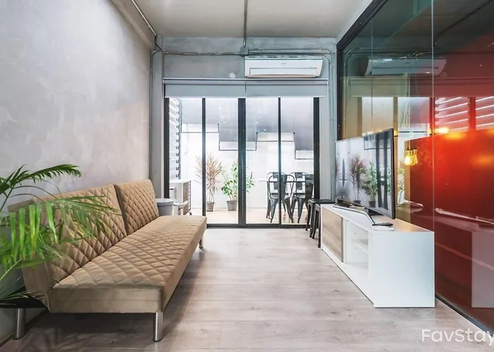 Charming Loft-style House Near Victory Monument,
