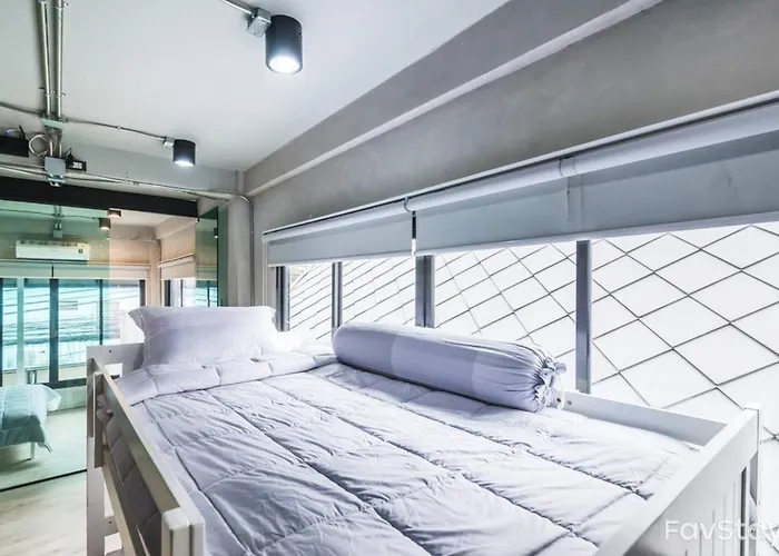Charming Loft-style House Near Victory Monument, Holiday home *