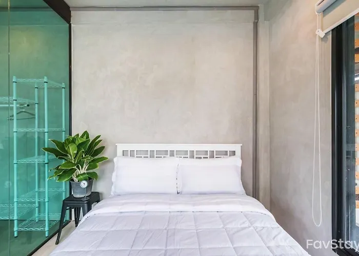 Charming Loft-style House Near Victory Monument,