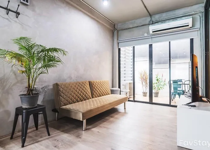 Charming Loft-style House Near Victory Monument, Bangkok