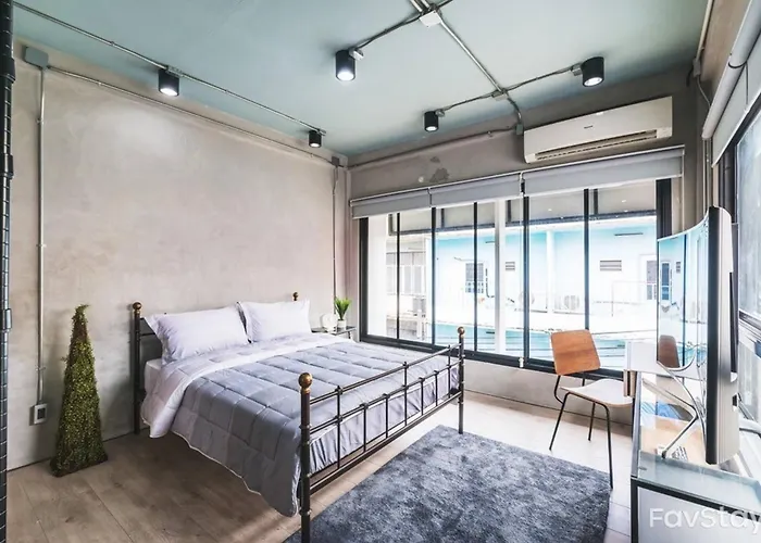 Charming Loft-style House Near Victory Monument, Holiday home Bangkok