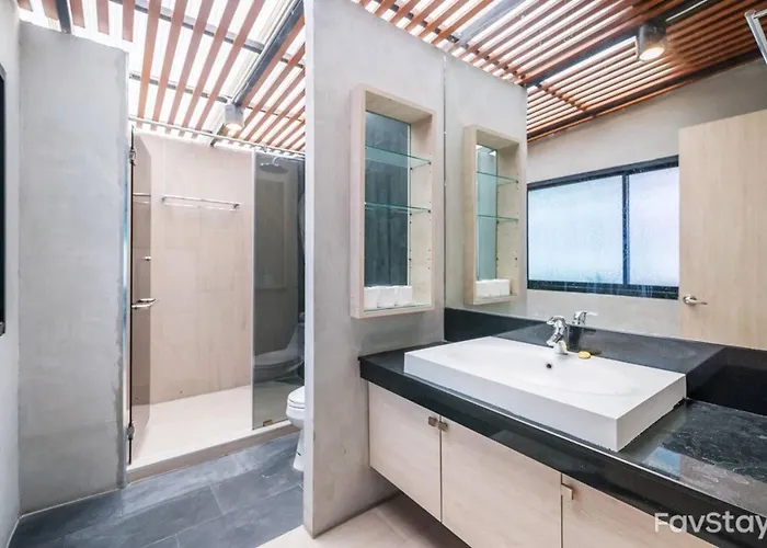 Holiday home Charming Loft-style House Near Victory Monument, *