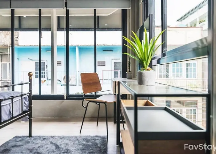 Holiday home Charming Loft-style House Near Victory Monument, *