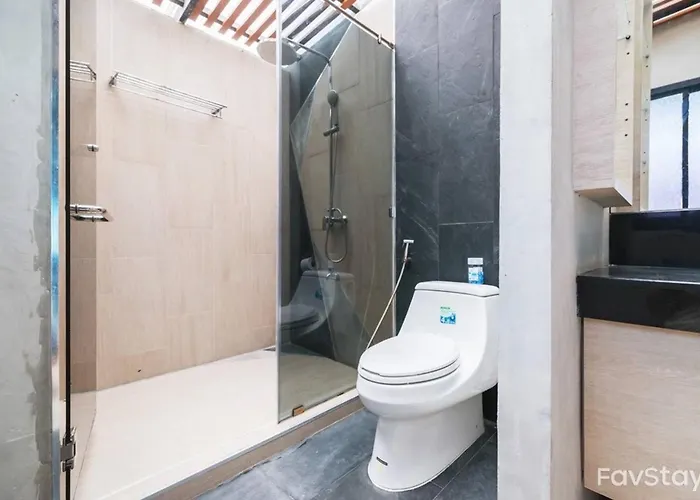 Holiday home Charming Loft-style House Near Victory Monument, *