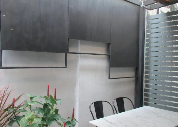 Charming Loft-style House Near Victory Monument, Holiday home *