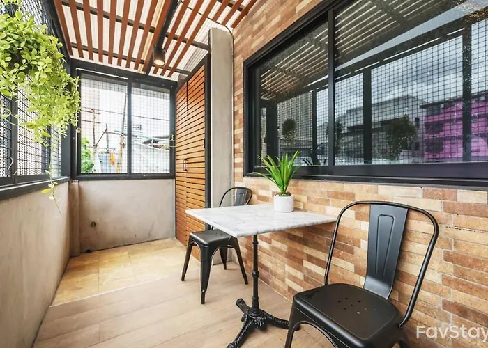 Charming Loft-style House Near Victory Monument, Holiday home Bangkok