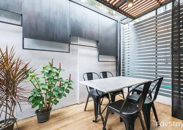 Charming Loft-style House Near Victory Monument, *