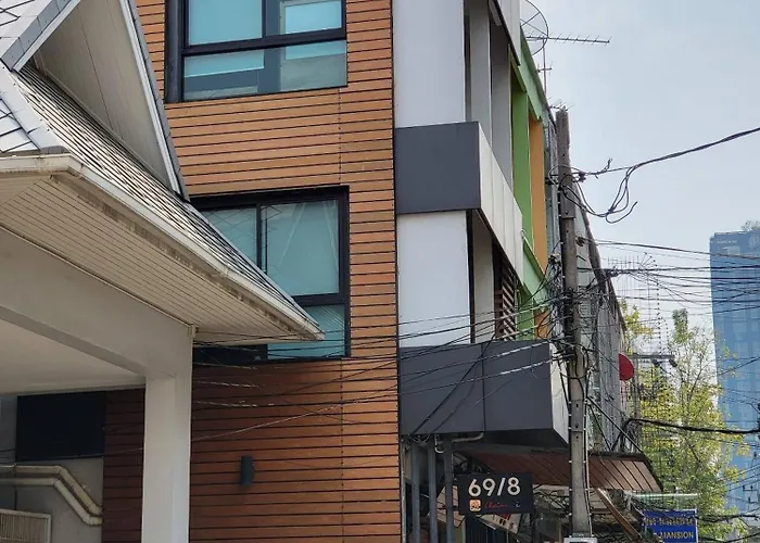 Charming Loft-style House Near Victory Monument, Holiday home