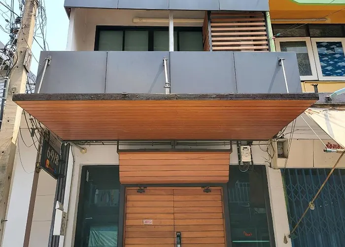 Holiday home Charming Loft-style House Near Victory Monument, *