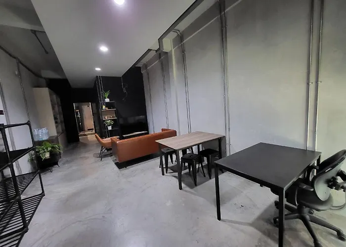 Charming Loft-style House Near Victory Monument, *